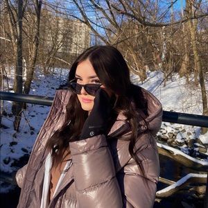 Meet your Posher, Abbey